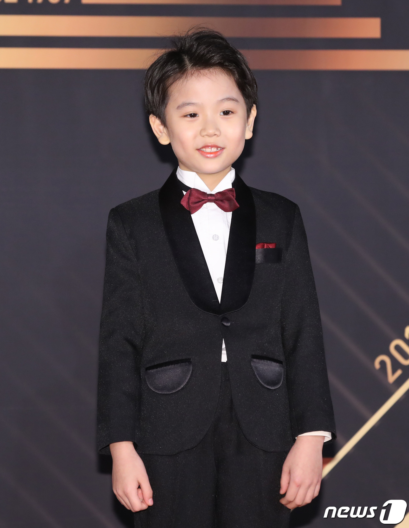 (서울=뉴스1) 권현진 기자 = 아역배우 송민재가 31일 오후 서울 영등포구 여의도 KBS 신관웨딩홀에서 열린 '2019 KBS 연기대상' 레드카펫 행사에 참석해 포즈를 취하고 있 …