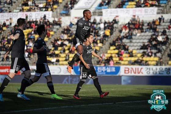 부산아이파크가 경남FC를 꺾고 1부리그 승격에 성공했다. (한국프로축구연맹 제공) © 뉴스1