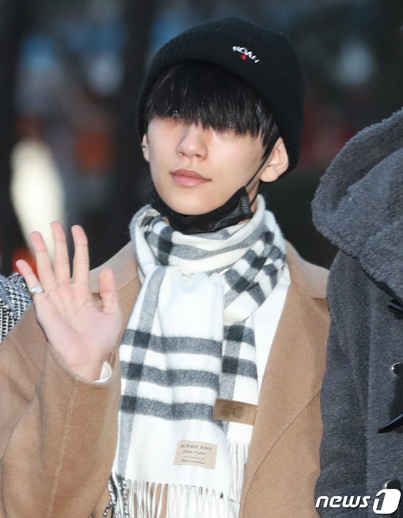 (서울=뉴스1) 권현진 기자 = 세븐틴 조슈아가 1일 오전 서울 여의도 KBS 신관 공개홀에서 열린 KBS2 '뮤직뱅크'(뮤뱅) 리허설에 참석해 포즈를 취하고 있다. 2019.2. …