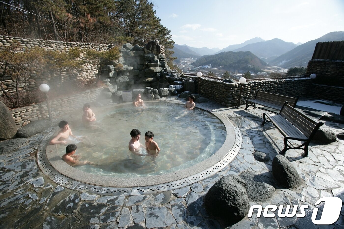 본문 이미지 - 충주 수안보온천 노천탕 모습.(뉴스1 DB)2021.9.17/ⓒ 뉴스1