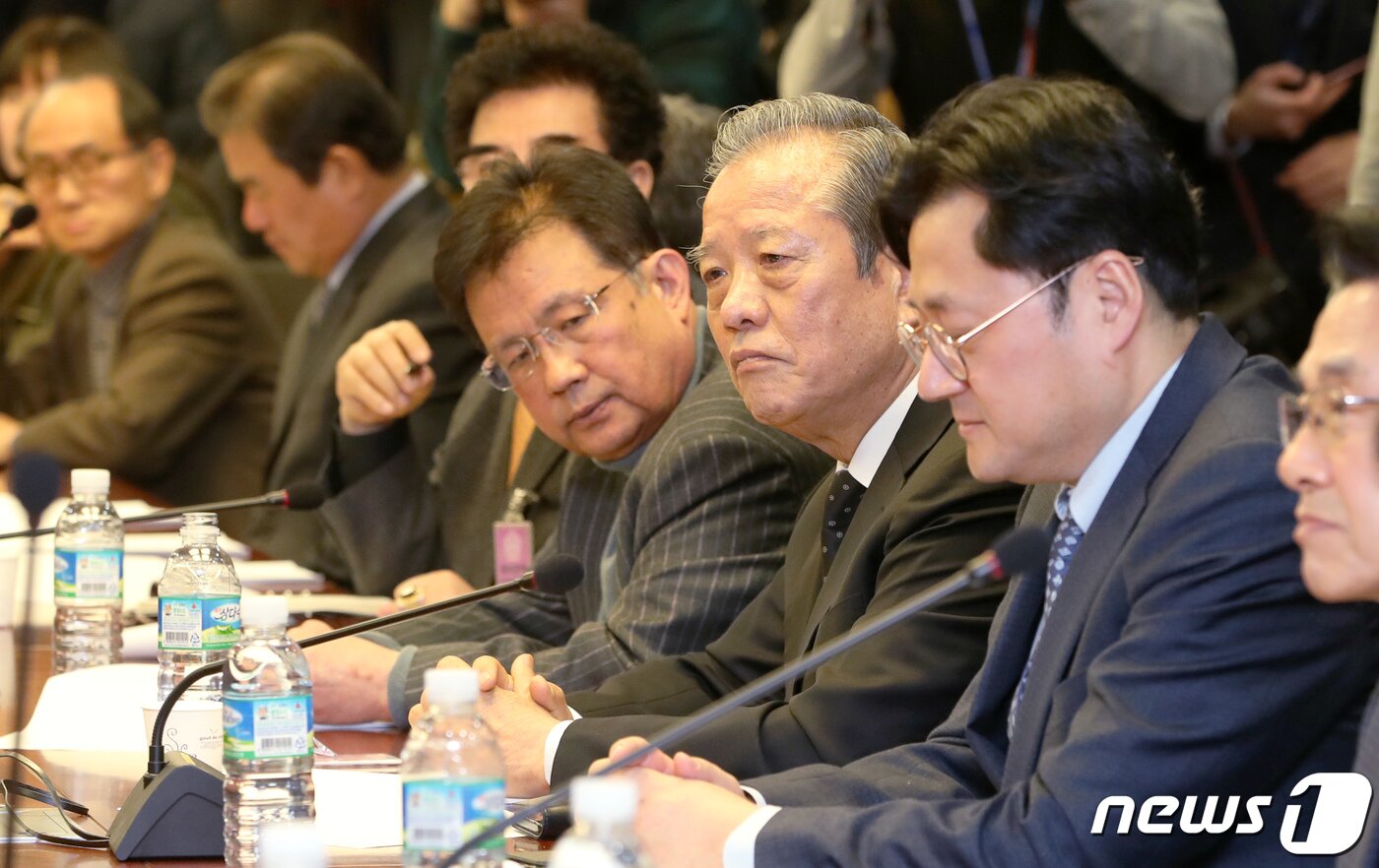 본문 이미지 - 11일 서울 여의도 국회 의원회관에서 열린 '개성공단 폐쇄 3년, 어떻게 할 것인가?' 세미나 참석자들이 신한용 개성공단기업위 비상대책위원회 공동위원장의 발언을 경청하고 있다.2019.2.11/뉴스1 ⓒ News1 이종덕 기자