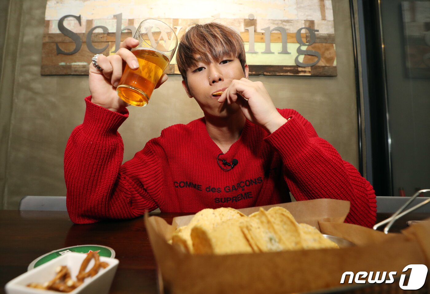 본문 이미지 - 래퍼 식케이(Sik-K)가 자신의 스물 여섯번째 생일인 26일 오후 6시에 첫 정규앨범 '플립(FL1P)'을 선보인다. '플립(FL1P)’은 식케이가 데뷔 4년 만에 처음으로 선보이는 정규앨범이다. / 뉴스1 ⓒ News1 구윤성 기자