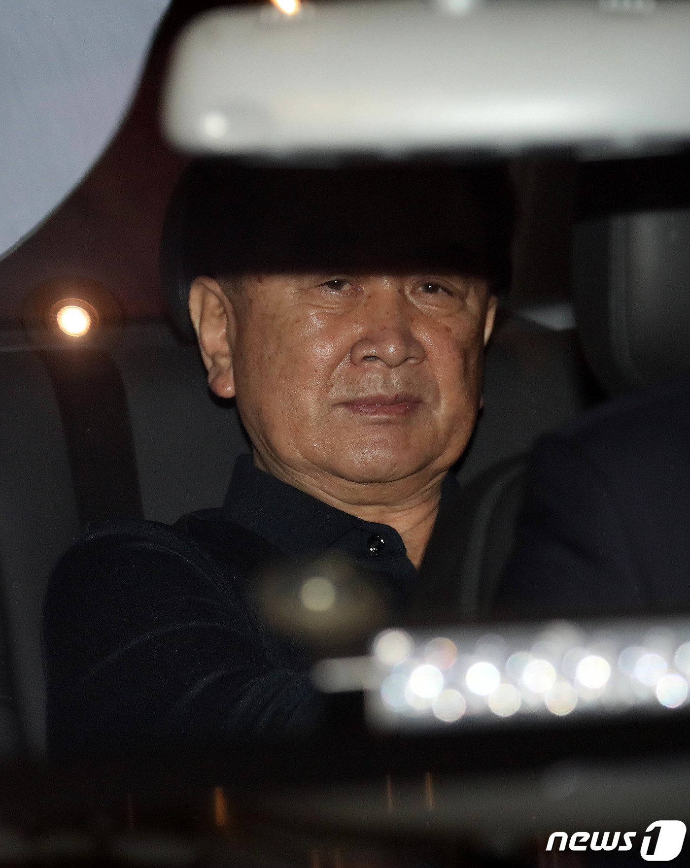 (하노이(베트남)=뉴스1) 박세연 기자 = 김창선 북한 국무위원회 부장이 16일 베트남 하노이의 소피텔레전드메트로폴하노이 호텔을 살펴본 후 나서고 있다.김 부장은 오는 27~28일 …