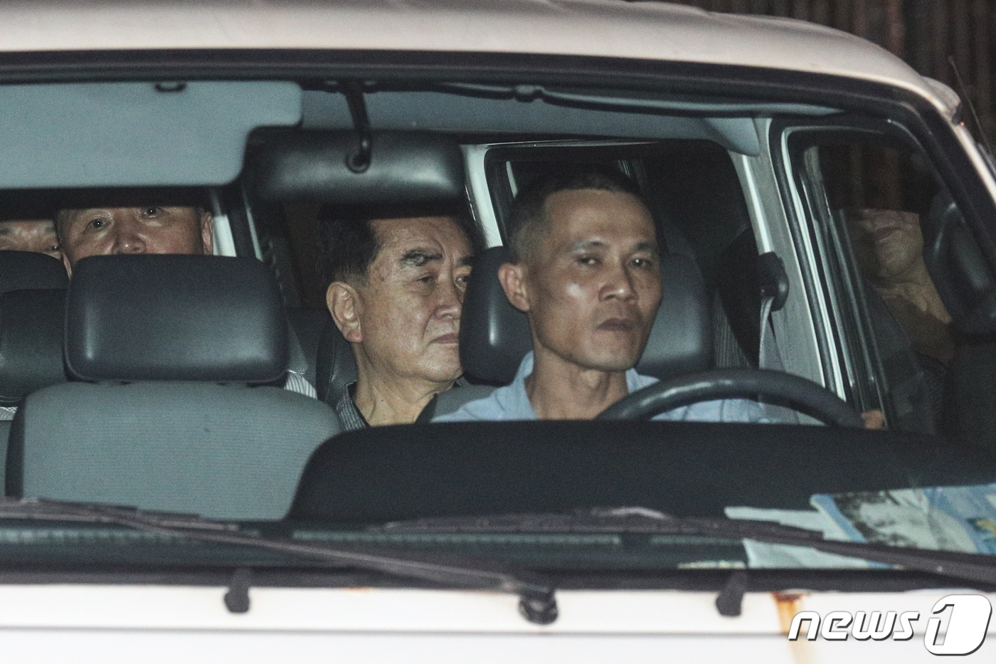 (베트남(하노이)=뉴스1) 성동훈 기자 = 김창선 북한 국무위원회 부장이 탑승한 차량이 19일 오후(현지시간) 베트남 하노이의 정부게스트하우스로 들어서고 있다. 2차 북미정상회담은 …