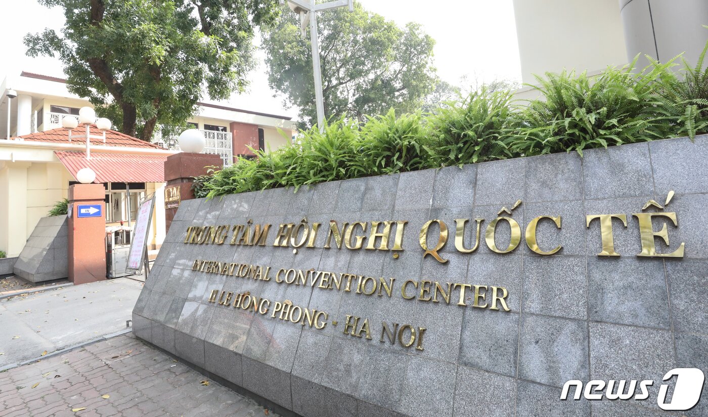 본문 이미지 - 20일 오후 김창선 북한 국무위원회 부장과 실무진이 방문한 것으로 알려진 베트남 하노이 국제컨벤션센터(ICC). 2019.2.20/뉴스1 ⓒ News1 성동훈 기자