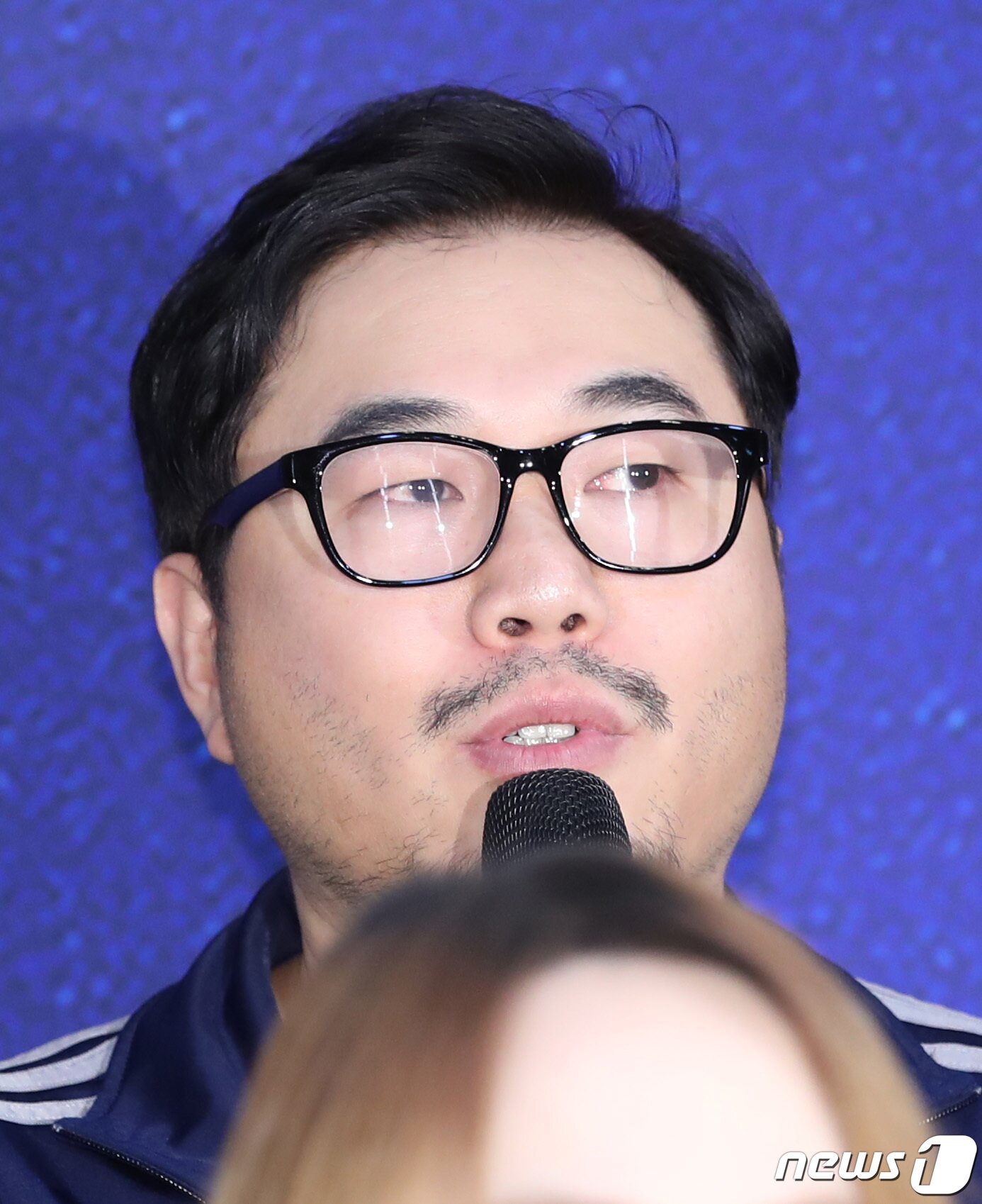 본문 이미지 - 김용범 pd가 22일 서울 상암동 CJ E&M센터에서 열린 고교 랩 대항전 Mnet ‘고등래퍼3’ 제작발표회에 참석해 인사말을 하고 있다. 2019.2.22/뉴스1 ⓒ News1 권현진 기자