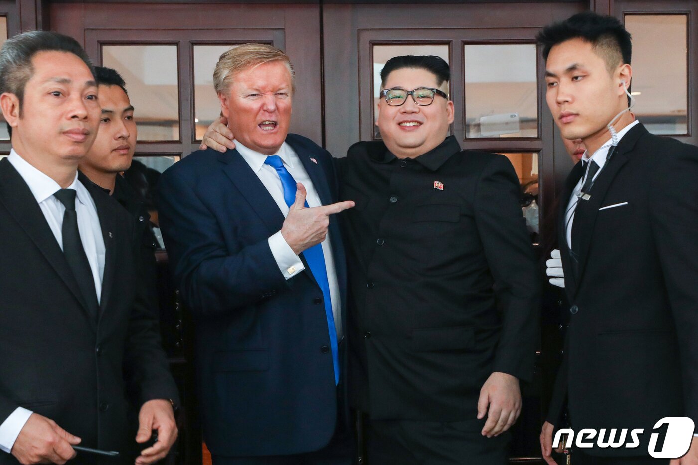 본문 이미지 - 2019년 2월 2차 베트남 하노이 북미 정상회담  당시 가짜 김정은 하워드X 와 트럼프 미국 대통령 대역 배우. 2019.2.22/뉴스1 ⓒ News1 성동훈 기자