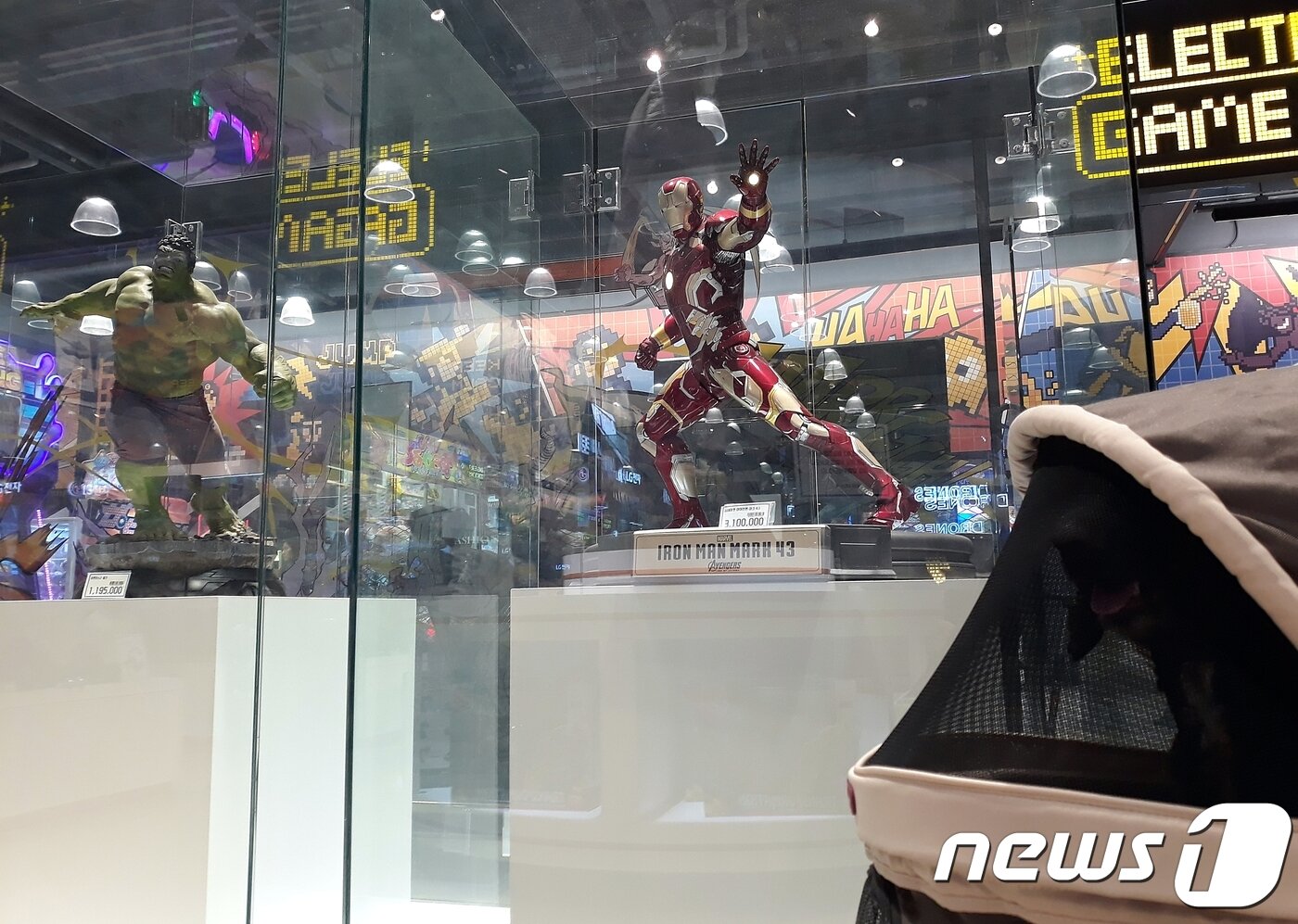 본문 이미지 - 스타필드 하남에 놀러간 멍뭉이. ⓒ 뉴스1 최서윤 기자