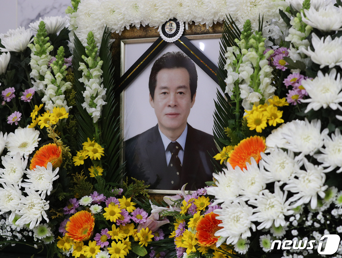 (서울=뉴스1) 신웅수 기자 = 26일 오후 서울 강동구 경희대병원 장례식장에 한국 스피드스케이팅의 1세대 스타였던 이영하 전 국가대표 감독의 빈소가 마련되어 있다.이 전 감독은 …