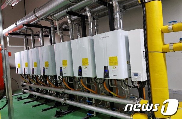 본문 이미지 - 캐스케이드 방식으로 병렬 연결된 가정용 온수 보일러(한국보일러공업협동조합 제공)ⓒ 뉴스1