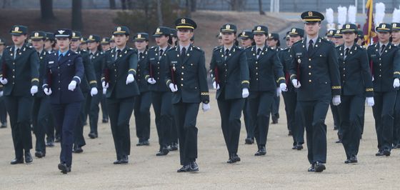 "병력 부족에 여성 단기복무병 검토 필요"…대만 사례 살펴보니