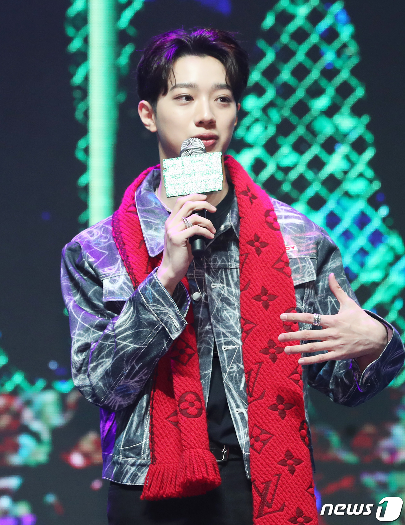 (서울=뉴스1) 권현진 기자 = 그룹 우석X관린의 라이관린이 11일 오후 서울 광진구 예스24 라이브홀에서 열린 첫 번째 미니앨범 ‘9801’ 발매 기념 쇼케이스에 참석해 인사말을 …