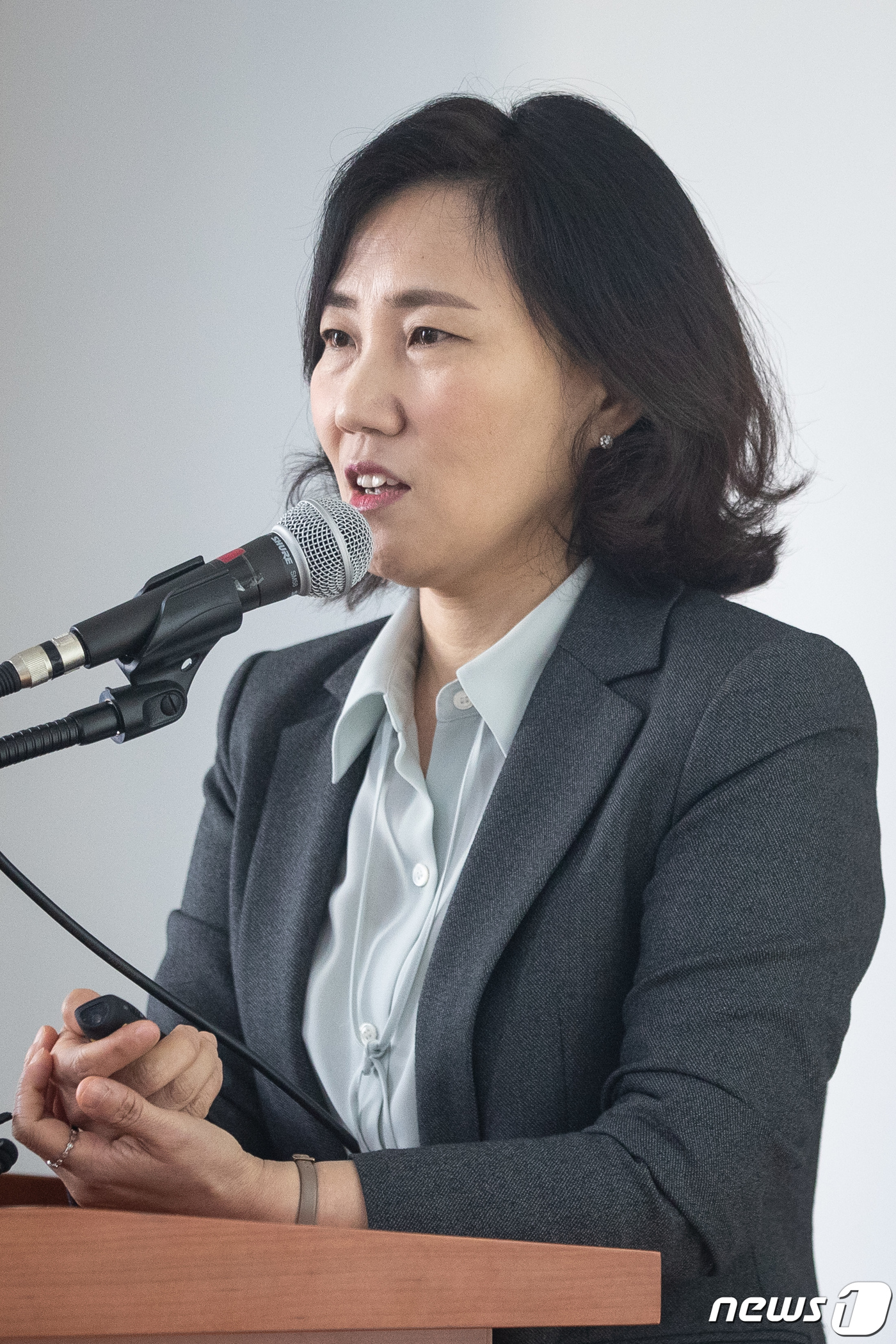 (서울=뉴스1) 유승관 기자 = 여지영 SK텔레콤  TTS유닛장이 14일 서울 중구 SK텔레콤 기자실에서 청각장애 택시기사를 위한 티맵택시 앱에 대해 설명하고 있다.SK텔레콤은 청 …