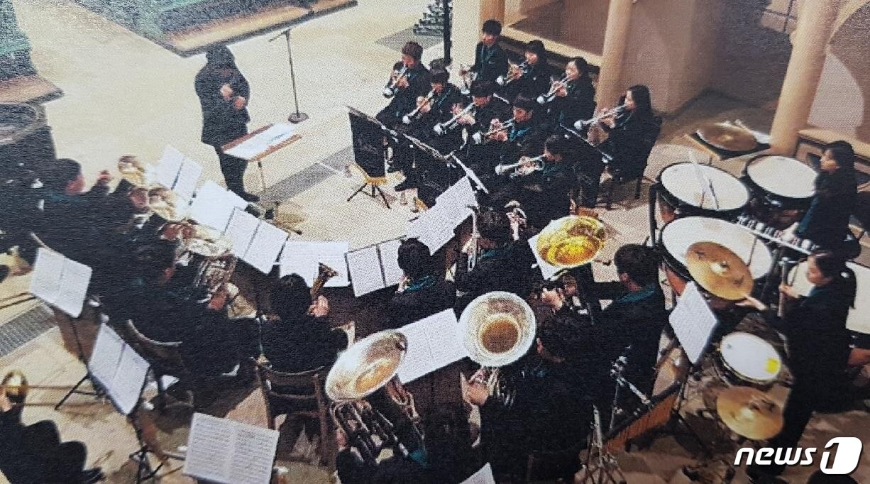 본문 이미지 - 2017년 2월19일 독일 비텐베르크 루터중앙교회에서 열린 소나무 브라스밴드 창단 연주회 자료사진ⓒ 뉴스1