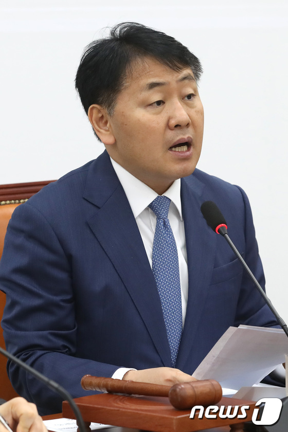 발언하는 김관영 원내대표