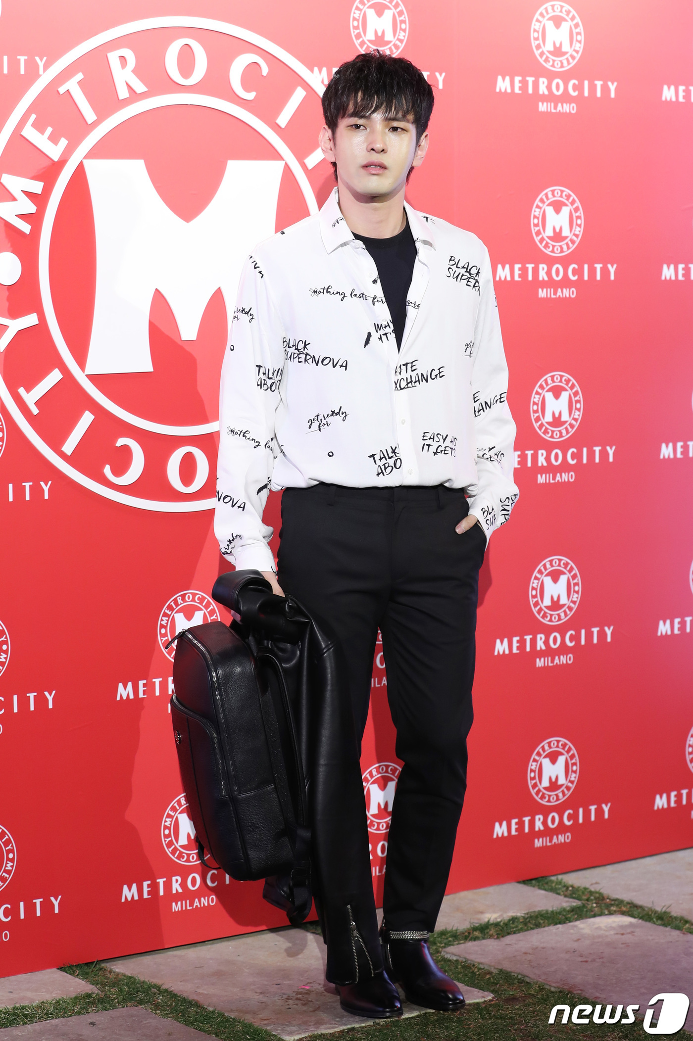 (서울=뉴스1) 권현진 기자 = 가수 익현이 22일 오후 서울 역삼동 라움에서 열린 한 패션 브랜드 행사에 참석해 포즈를 취하고 있다. 2019.3.22/뉴스1