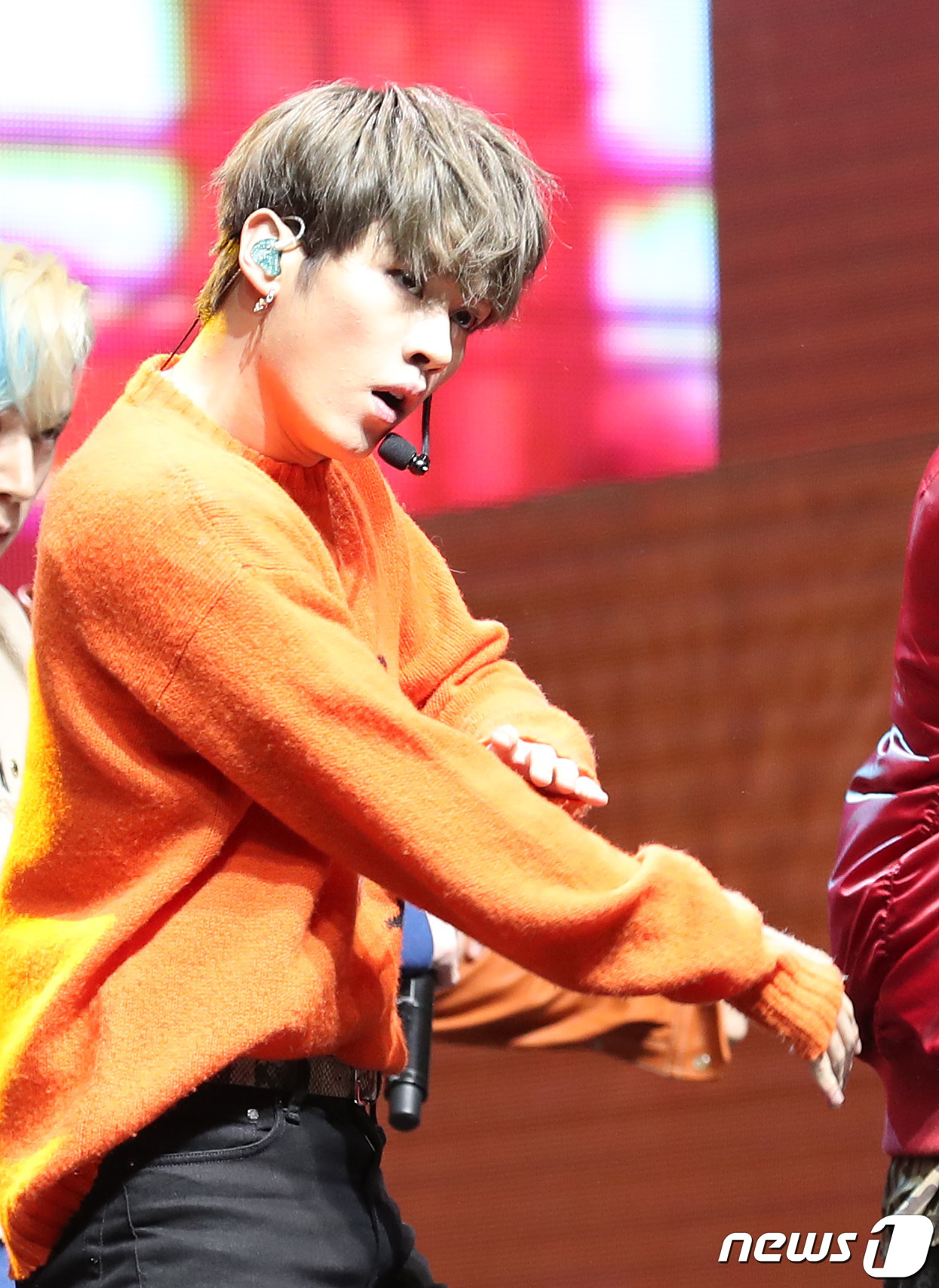 (서울=뉴스1) 권현진 기자 = 스트레이 키즈(Stray Kids) 리노가 25일 오후 서울 광진구 광장동 예스24라이브홀에서 열린 새 미니앨범 '클레 원 : 미로' 소케이스에 참 …