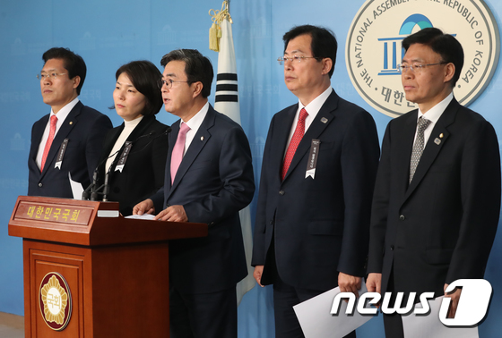 김학의 사건 청와대 재수사 지시 관련 성명 발표하는 자유한국당