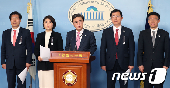 자유한국당, 김학의 사건 청와대 재수사 지시 관련 성명서 발표