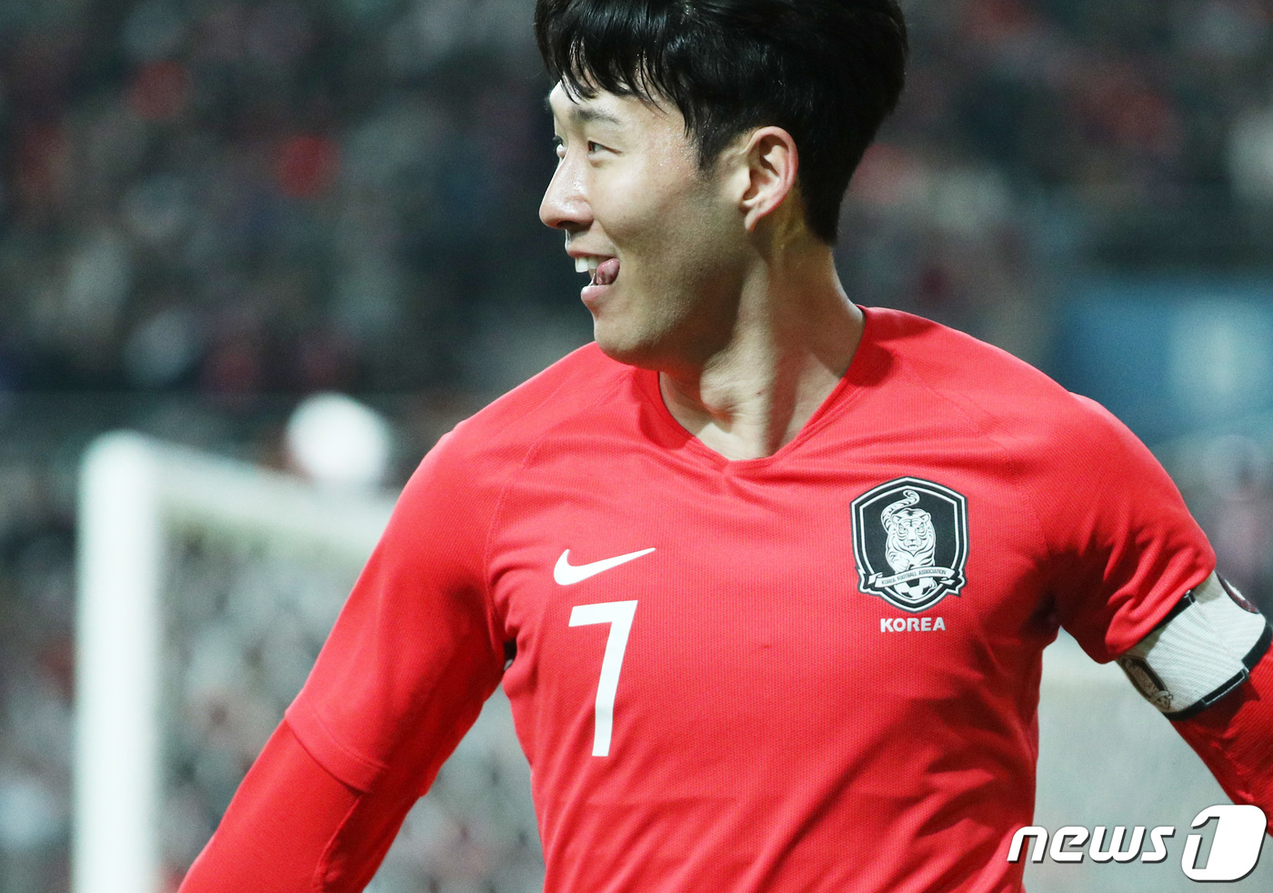 (서울=뉴스1) 오장환 기자 = 손흥민이 26일 오후 서울 마포구 상암동 서울월드컵경기장에서 열린 대한민국 축구 대표팀과 콜롬비아 대표팀의 평가전에서 선취 득점을 한 후 세리머니를 …