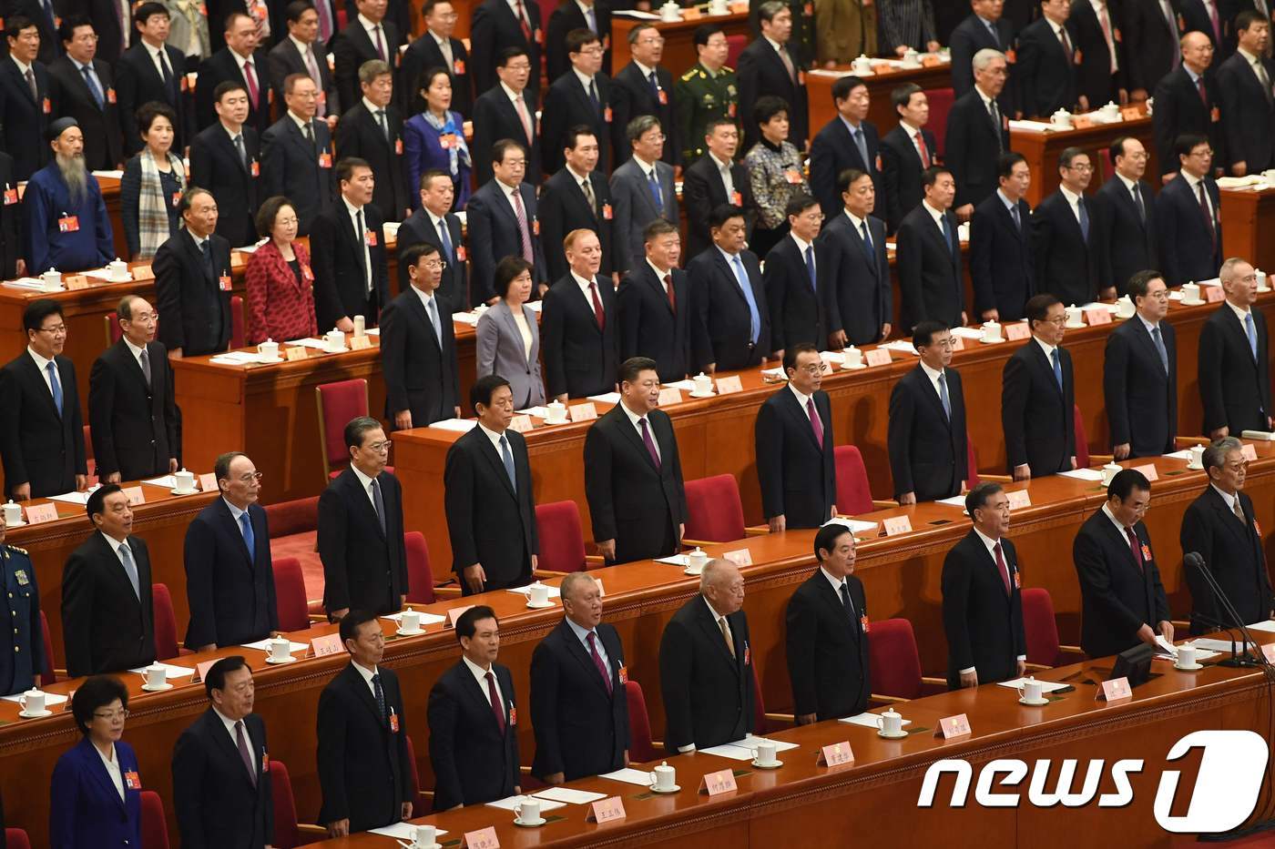 본문 이미지 - 시진핑 중국 국가주석이 2023년 베이징 인민대회당에서 열린 전국인민정치협상회의(정협) 개막식에서 리커창 총리, 리잔수 전인대 상무위원장 등 참석자들과 국가를 부르고 있다. 중국의 최대 정치행사인 양회의 시작을 알리는 정협 전국위원회 회의가 이날 막을 올렸고 전인대 연례회의는 2023년 3월5일 개막했다. ⓒ AFP=뉴스1 ⓒ News1 우동명 기자