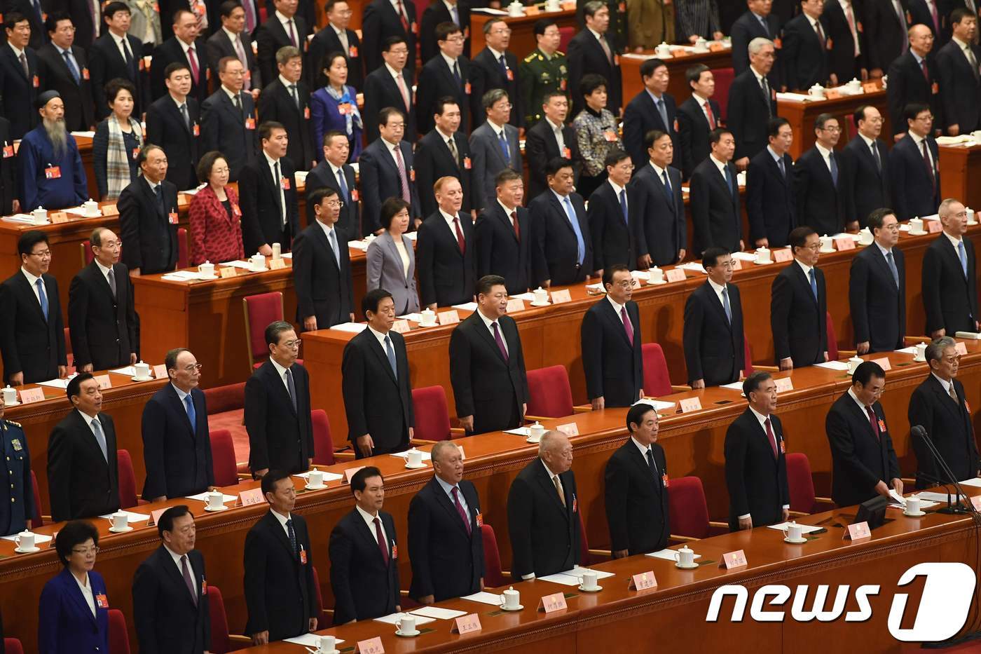 시진핑 중국 국가주석이 2023년 베이징 인민대회당에서 열린 전국인민정치협상회의&#40;정협&#41; 개막식에서 리커창 총리, 리잔수 전인대 상무위원장 등 참석자들과 국가를 부르고 있다. 중국의 최대 정치행사인 양회의 시작을 알리는 정협 전국위원회 회의가 이날 막을 올렸고 전인대 연례회의는 2023년 3월5일 개막했다. ⓒ AFP=뉴스1 ⓒ News1 우동명 기자