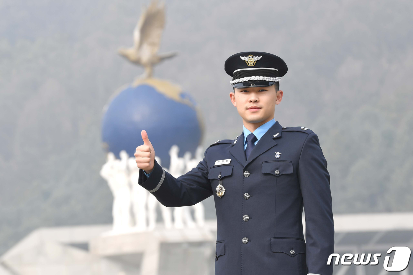 (서울=뉴스1) = 오는 8일 오후 충북 청주 공군사관학교에서 열리는 제67기 졸업 및 임관식을 통해 임관하는 박기범 소위.박 소위는 생도생활 중 일본 방위대 위탁교육에 지원하여 …