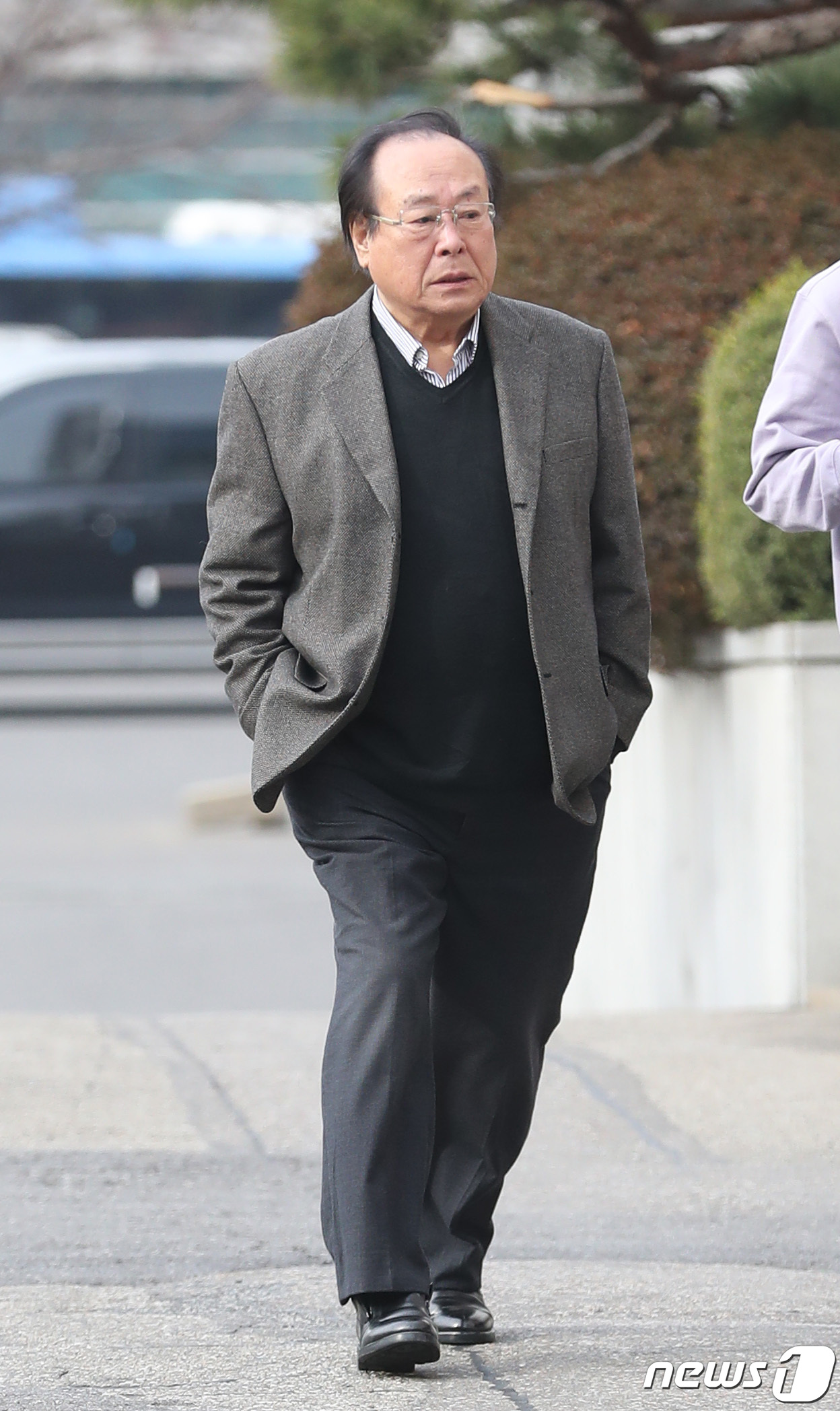 (서울=뉴스1) 권현진 기자 = 배우 주현이 9일 서울 영등포구 KBS 별관에 방송 촬열을 위해 들어서고 있다. 2019.3.9/뉴스1