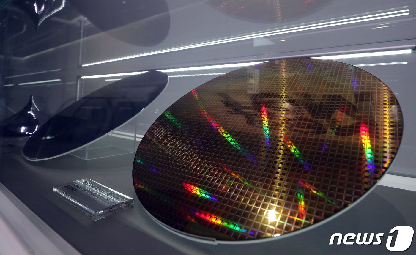 본문 이미지 - 반도체 웨이퍼. /뉴스1 ⓒ News1 구윤성 기자