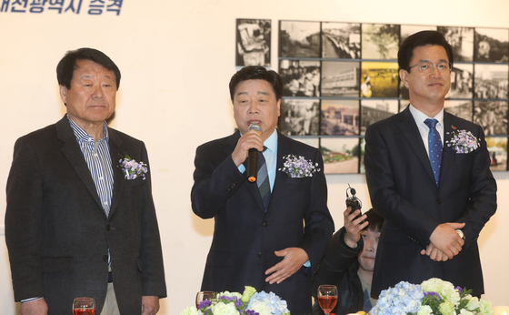 권선택 전 대전시장 민주당 복당…“정치적 고향에 돌아와”