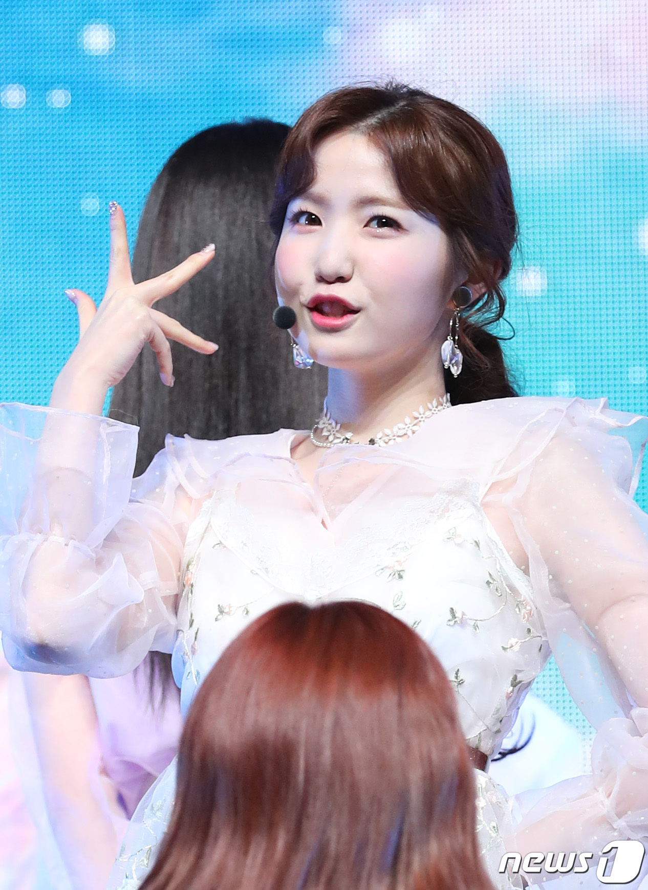 (서울=뉴스1) 권현진 기자 = 걸그룹 아이즈원(IZ*ONE) 혼다 히토미가 1일 오후 서울 용산구 한남동 블루스퀘어에서 열린 두 번째 미니앨범 ‘하트아이즈(HEART*IZ)’ 발 …