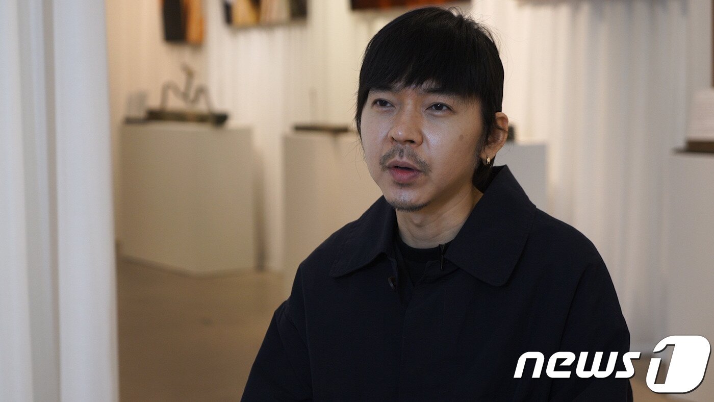 본문 이미지 - 이번 전시회는 그가 10년 전부터 세운 목표. "나중엔 분장박물관을 세우고 싶어요." 그의 눈은 새로운 목표를 향해 있었다. ⓒ 뉴스1 정윤경 기자