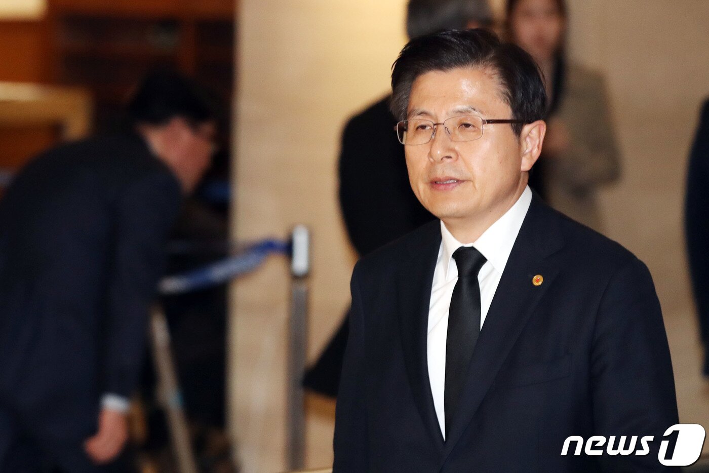 본문 이미지 - 황교안 자유한국당 대표가 12일 오후 서울 서대문구 신촌세브란스병원 장례식장에 마련된 고 조양호 한진그룹 회장의 빈소로 들어서고 있다. 2019.04.12. / newsis.박미소 ⓒ News1 박세연 기자