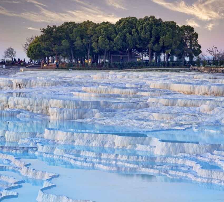 본문 이미지 - 석회 온천으로 유명한 파묵칼레. 세양여행사 제공