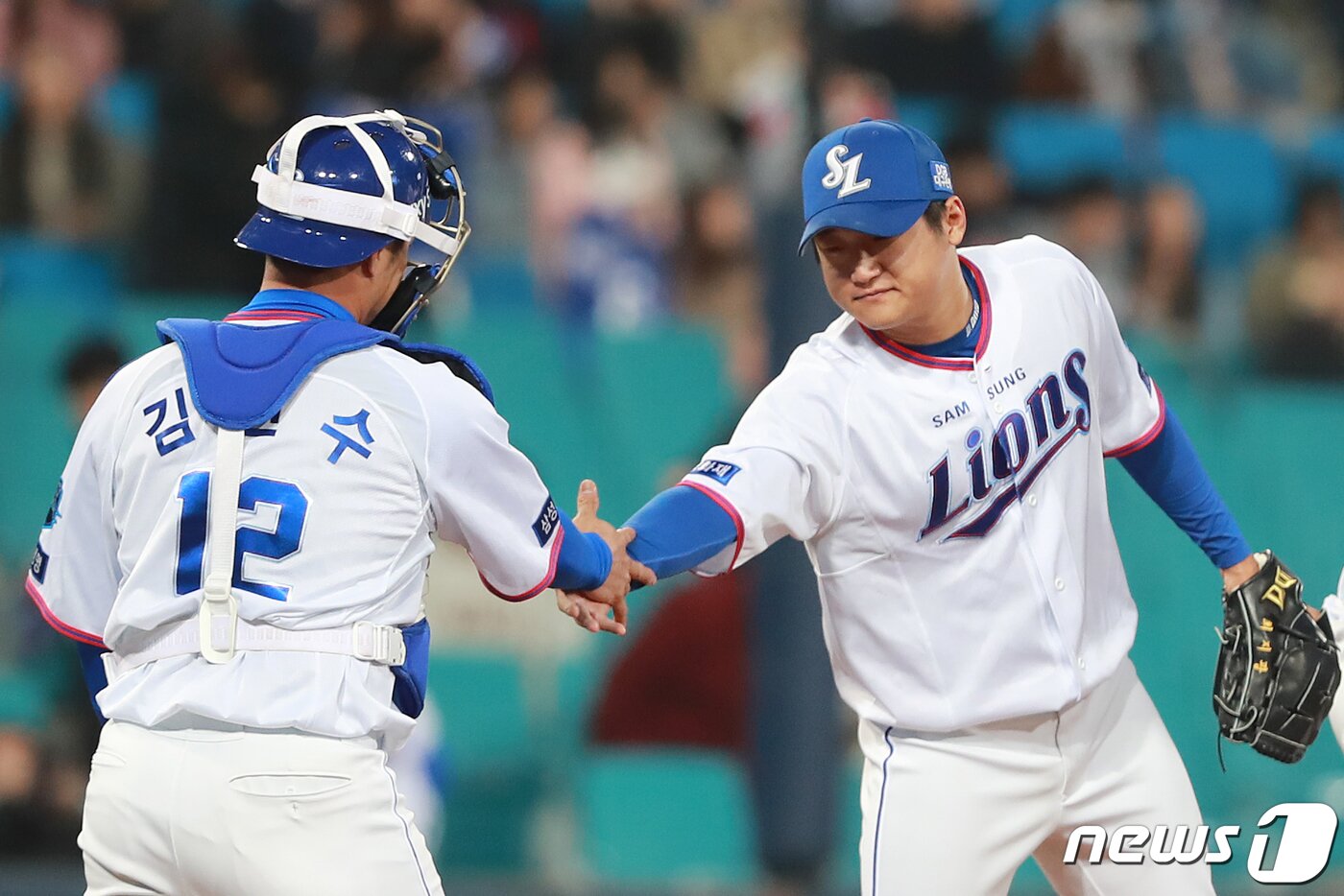 본문 이미지 - LG 트윈스로 이적한 포수 김민수(왼쪽). /뉴스1 DB ⓒ News1 공정식 기자