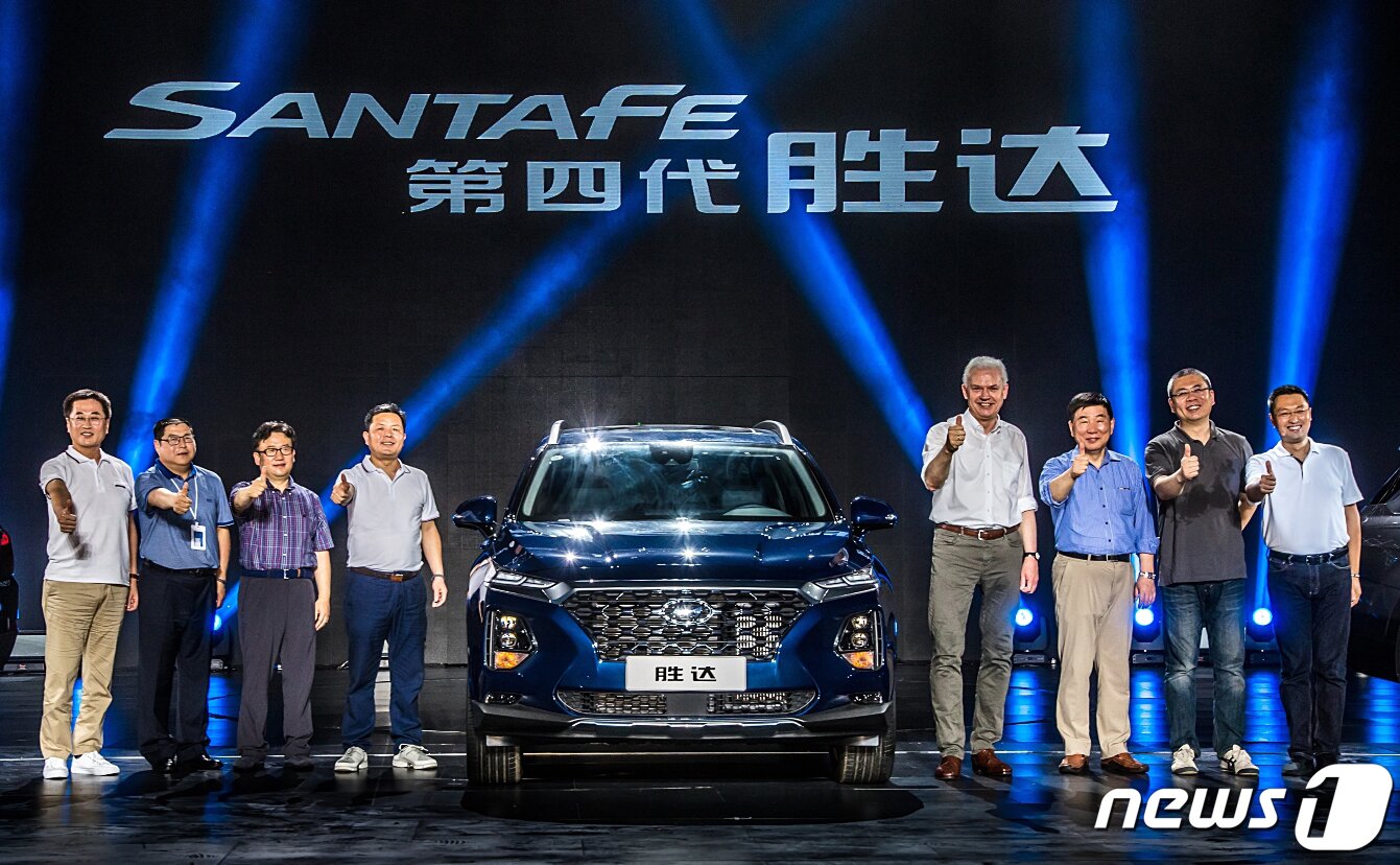 본문 이미지 - 현대자동차는 4월 13~14일 중국 해남도 산야 아틀란티스 리조트에서 현지 언론인과 고객, 현대자동차 관계자 등 총 700여명이 참석한 가운데 중국형 신형 싼타페 ‘제 4세대 셩다(第四代胜达)’ 신차발표회를 열었다. (현대자동차 제공) 2019.4.14/뉴스1