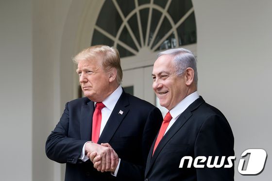 도널드 트럼프 미국 대통령(왼쪽)과 베냐민 네타냐후 이스라엘 총리 <자료사진> © AFP=뉴스1