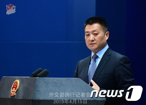 본문 이미지 - 루캉 대변인.(출처 = 중국 외교부) ⓒ 뉴스1 자료 사진 