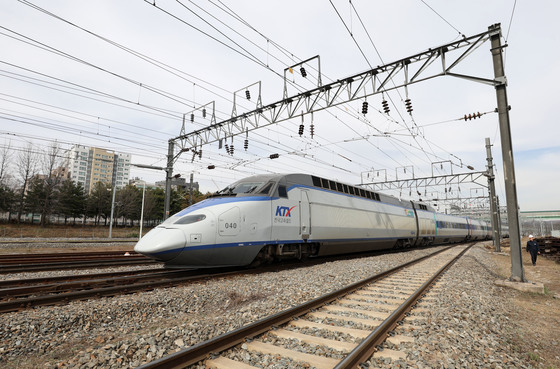 부산행 KTX 차량 옥천 인근서 고장…2시간여만 정상 운행