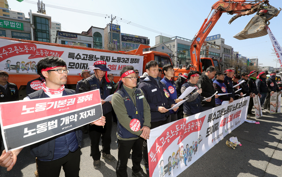 63년 만에 돌아온 노동절…공무원도 쉬지만 특수고용직은 '서글픈 공휴일'