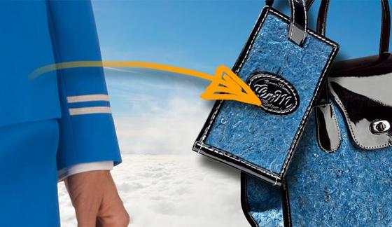버려지는 승무원 유니폼을 디자이너 손을 거쳐 세련된 가방으로 재탄생 시켰다. KLM 네덜란드 제공
