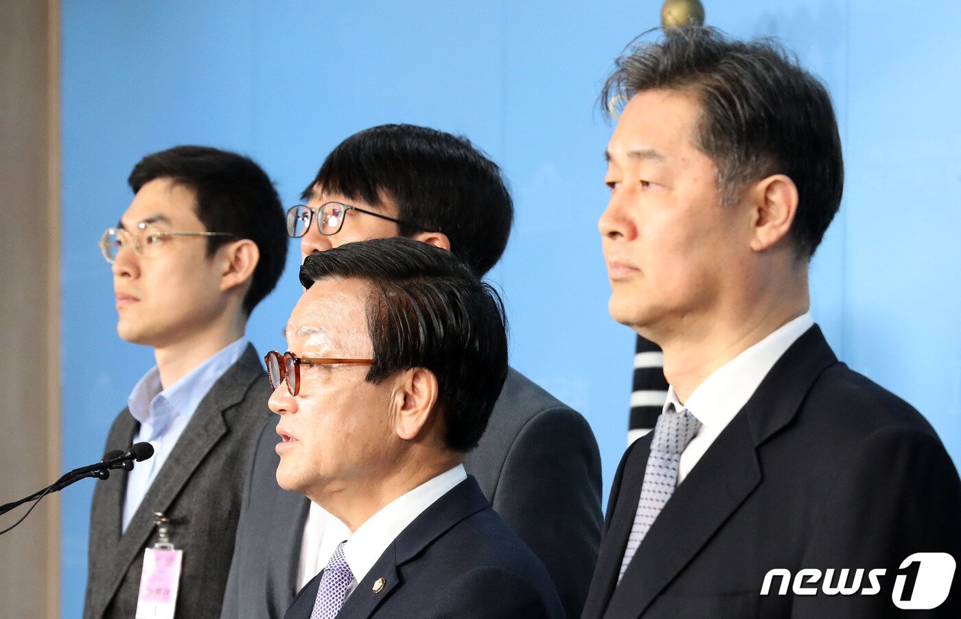 본문 이미지 - 권준수 서울대 정신건강의학과 교수(오른쪽 첫 번째)2019.4.22/뉴스1 ⓒ News1 이종덕 기자