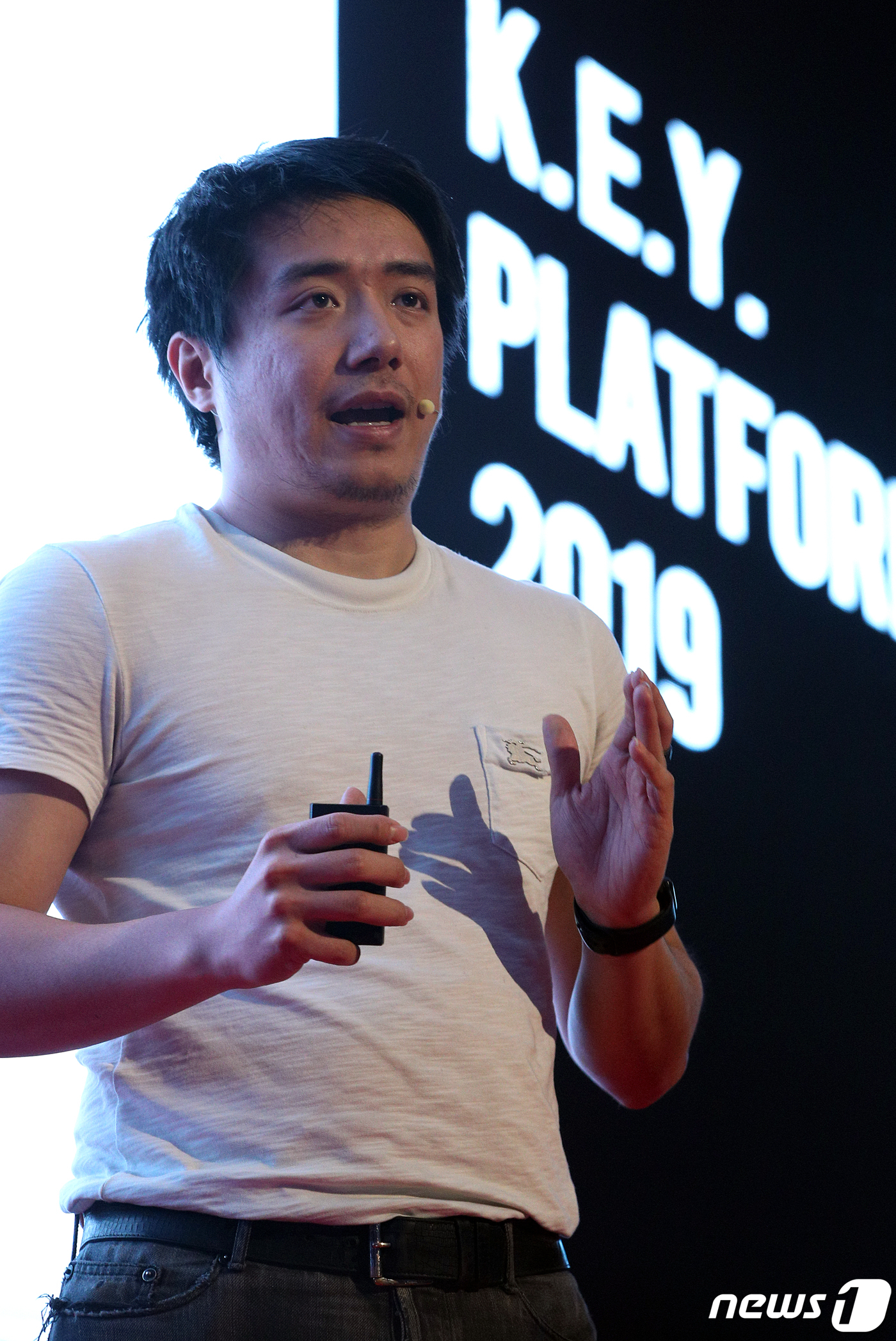 (서울=뉴스1) 신웅수 기자 = 26일 오전 서울 여의도 콘래드호텔에서 열린 머니투데이 키플랫폼 2019 플러그인&토크에서 애런 리 쿼카 대표가 '인공지능(AI)과 블록체인의 만남 …