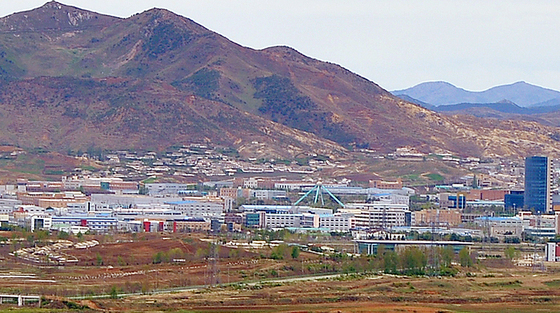 통일부 "우리의 자해 행위"…'개성공단 중단' 조치 과도한 사과에 눈총