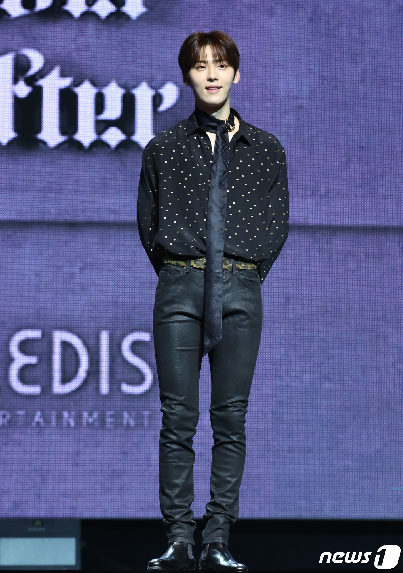 (서울=뉴스1) 권현진 기자 = 뉴이스트(NU'EST) 황민현이 29일 오후 서울 용산구 한남동 블루스퀘어에서 열린 여섯 번째 미니앨범 '해필리 에버 애프터(Happily Ever …
