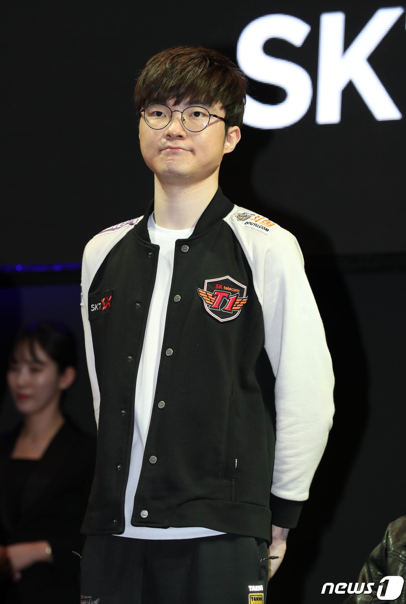 본문 이미지 - SK텔레콤 T1 소속의 프로게이머 '페이커' 이상혁이 지난해 서울 중구 을지로 SKT타워 로비에서 열린 '5GX 서비스 론칭쇼'에 참석하고 있다. 2019.4.3/뉴스1 ⓒ News1 이광호 기자