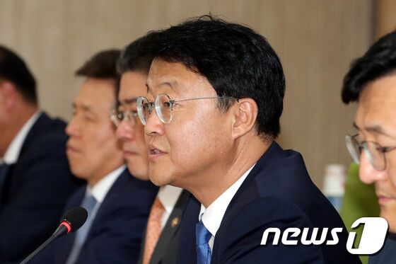 30일 오후 서울 종로구 새문안로 신남방정책추진단에서 열린 신남방정책특별위원회 제2차 전체회의에서 주형철 위원장이 모두발언을 하고 있다.2019.4.30/뉴스1 &copy; News1 이광호 기자