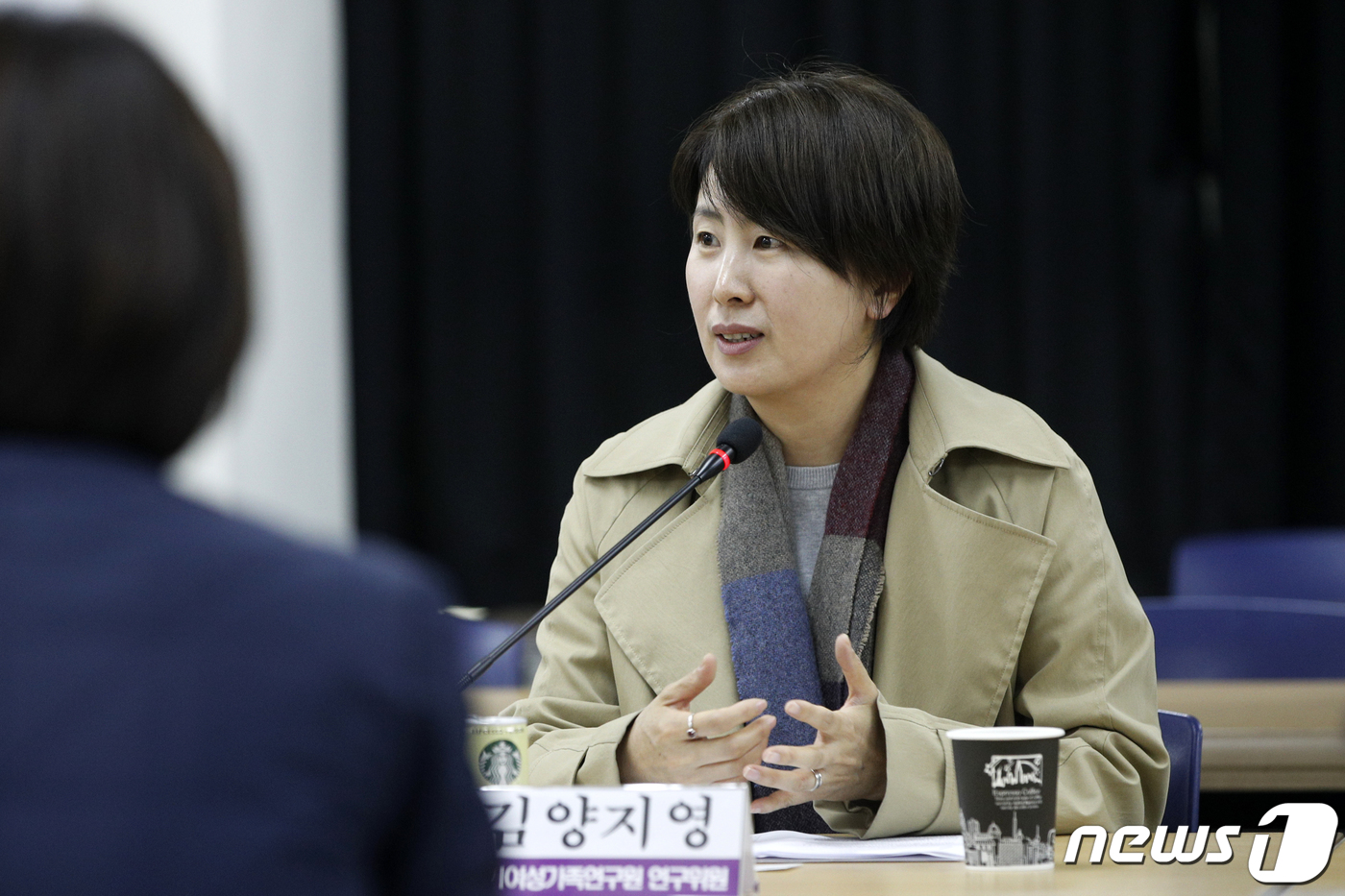 (서울=뉴스1) 안은나 기자 = 김양지영 경기여성가족연구원 연구위원이 5일 서울 여의도 한국노총에서 열린 제5차 젠더노동포럼에서 '젠더관점으로 본 최저임금'을 주제로 발표하고 있다 …