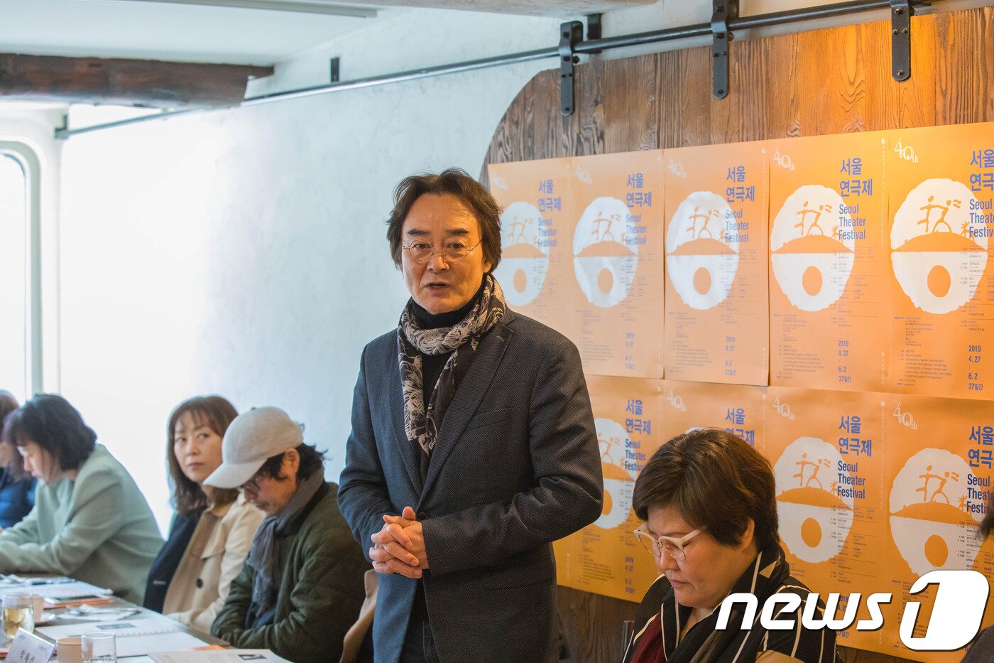 본문 이미지 - 남명렬 서울연극제 예술감독이 지난 5일 서울 대학로 카페 장에서 열린 제작발표회에서 발언하고 있다. 2019.4.5/뉴스1ⓒ 뉴스1