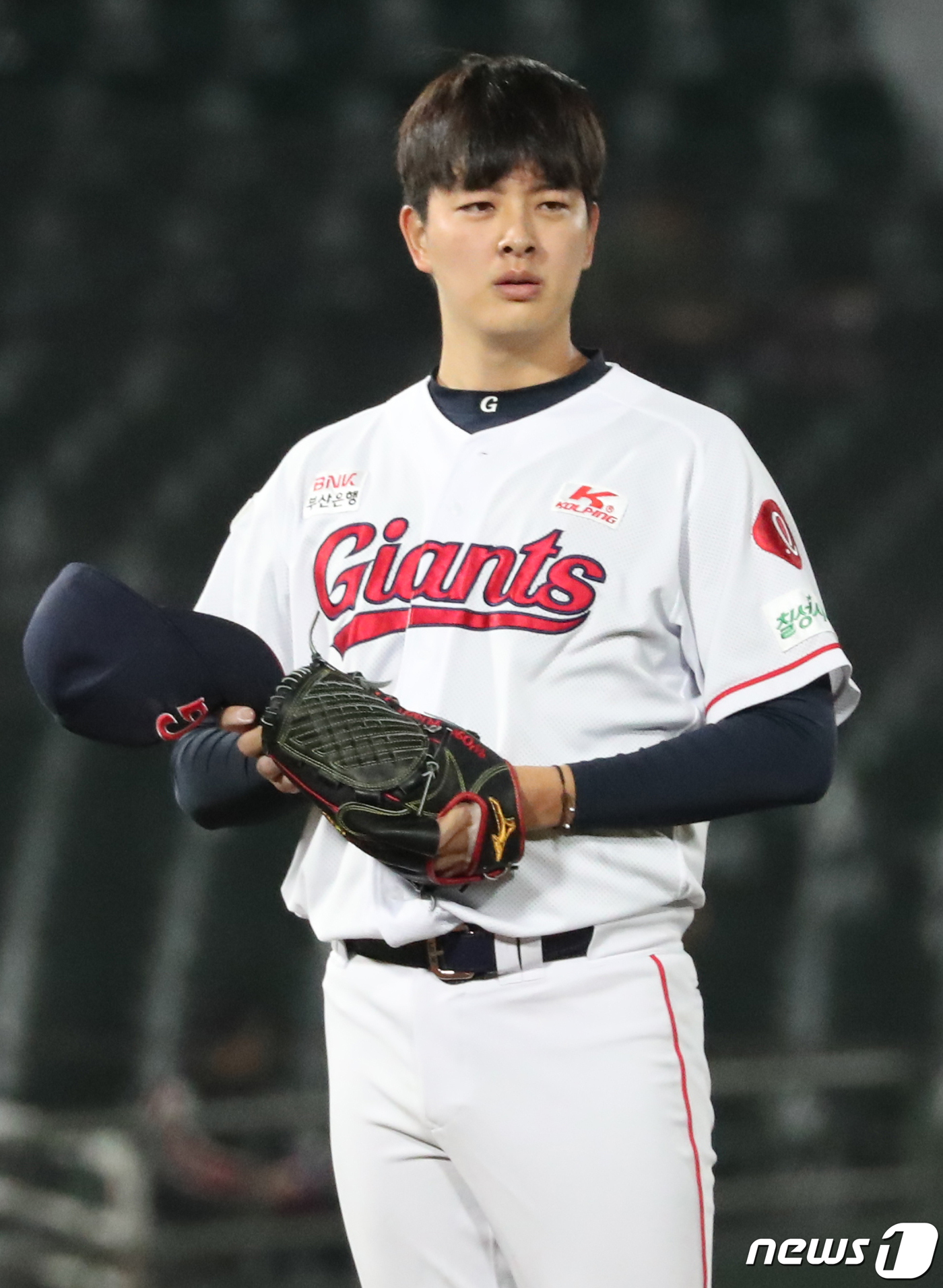 (부산=뉴스1) 여주연 기자 = 5일 부산 사직야구장에서 열린 프로야구 2019 신한은행 마이카 KBO리그 한화 이글스와 롯데 자이언츠의 경기에서 5회초 2사 주자 없는 상황 롯데 …